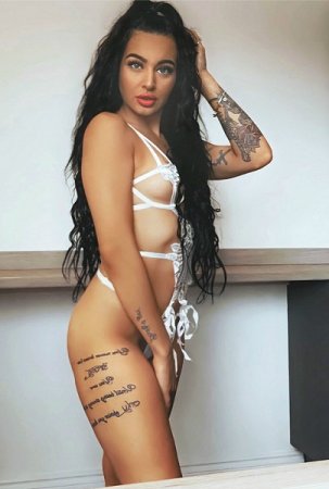 Обложка к Hunnie Magazine (October 2020)